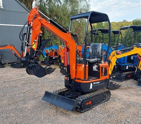 who makes groundhog mini excavators|groundhog mini excavator reviews.